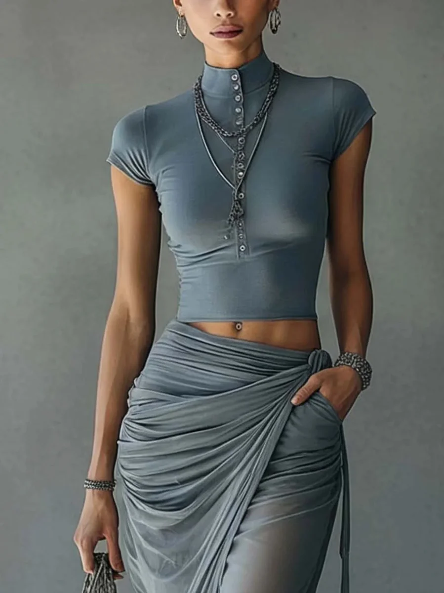 Jacqueline | Kort blå t-shirt och draperad kjol i transparent tulle - Bild 4