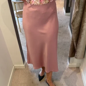 YASPELLA HW MIDI SKIRT LILAS